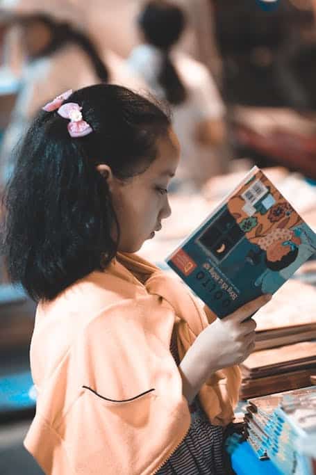 niña leyendo