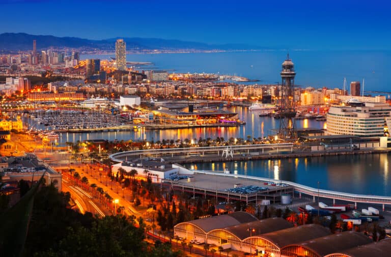 Puerto de Barcelona en la noche