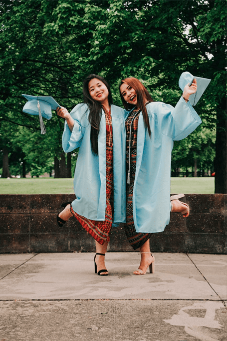 Estudiantes recién graduadas