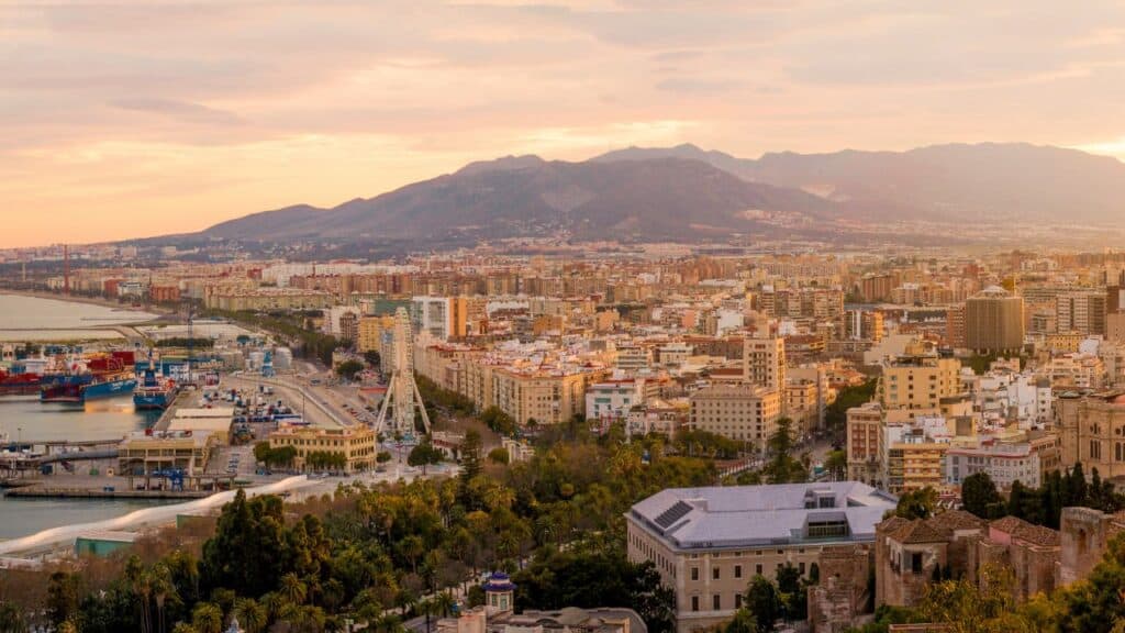 cómo es vivir en málaga españa