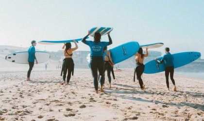 Surfers en la playa